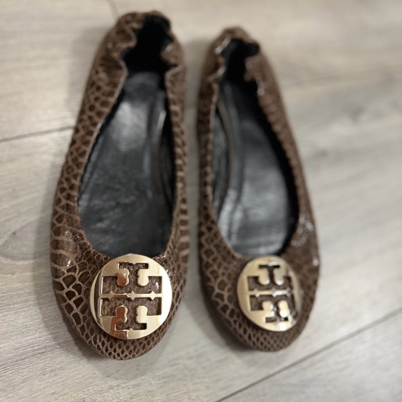 Tory Burch Brown Croc-Embossed Logo Ballet Flats - Picture 2 of 6